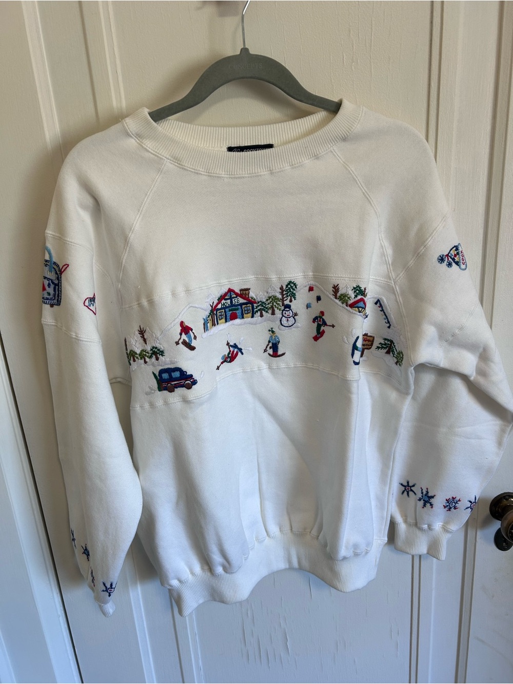 Vintage Cooktown White Winter Scene Embroidered Sweatshirt - Women